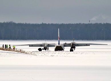 Estijoje avariniu būdu ant ežero ledo nusileido lėktuvas