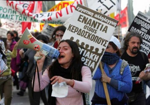 Graikijoje prasideda masiniai streikai, ES šalys renka pinigus  /video/