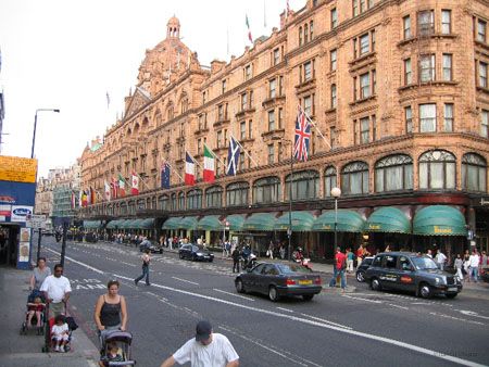 „Harrods“ parduotuvę Londone įsigijo Kataro karališkoji šeima