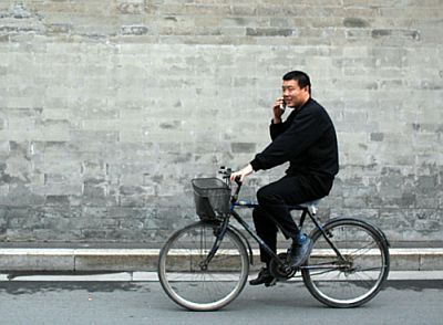 Telefoną bus galima įkrauti minant dviratį