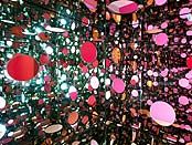 Tate Modern galerijoje - magiškos Yayoi Kusama instaliacijos